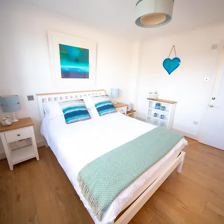Trethvor House Ensuite Double With Free Parking In Quiet Residential Area *